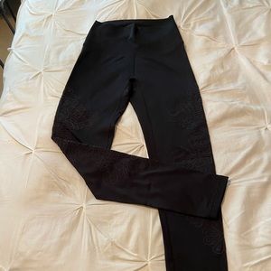 Aerie black leggings with flower pattern